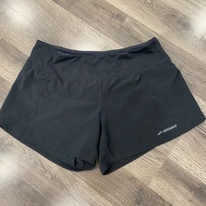 Brooks Chaser 5" Running Short with built in brief. Black size L
